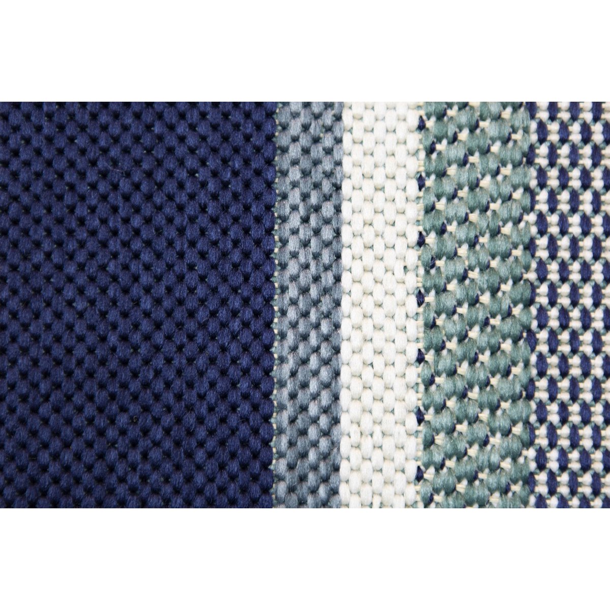 Ethnischer Teppich im Innenbereich im Freien