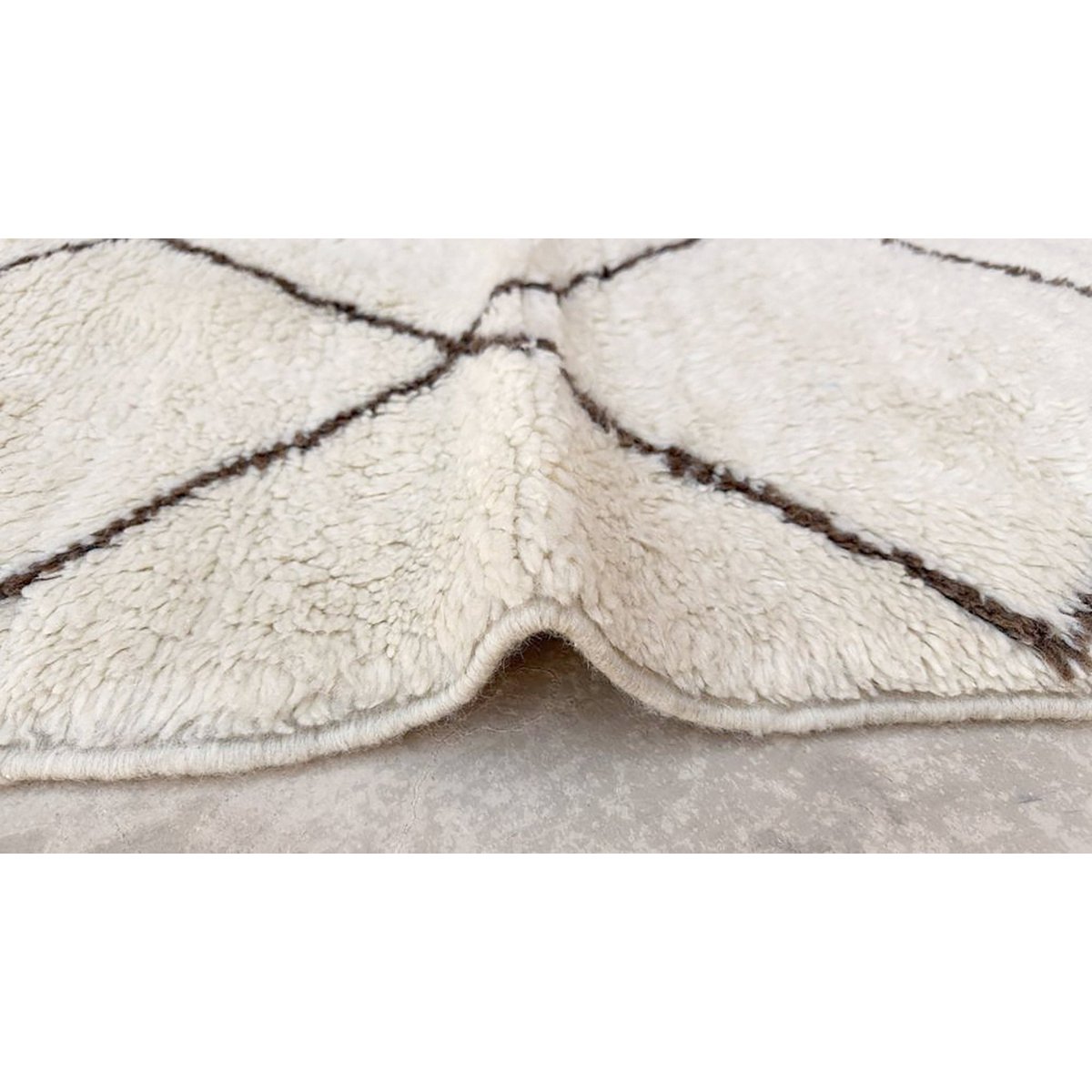 Zeitgenössischer Berber Bers Teppich in handgefertigter Wolle 151 x 253 cm