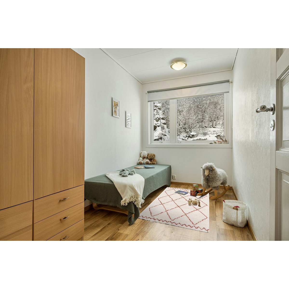 Weicher und voluminöser zotteliger Teppich für warmes Innenraumtifin