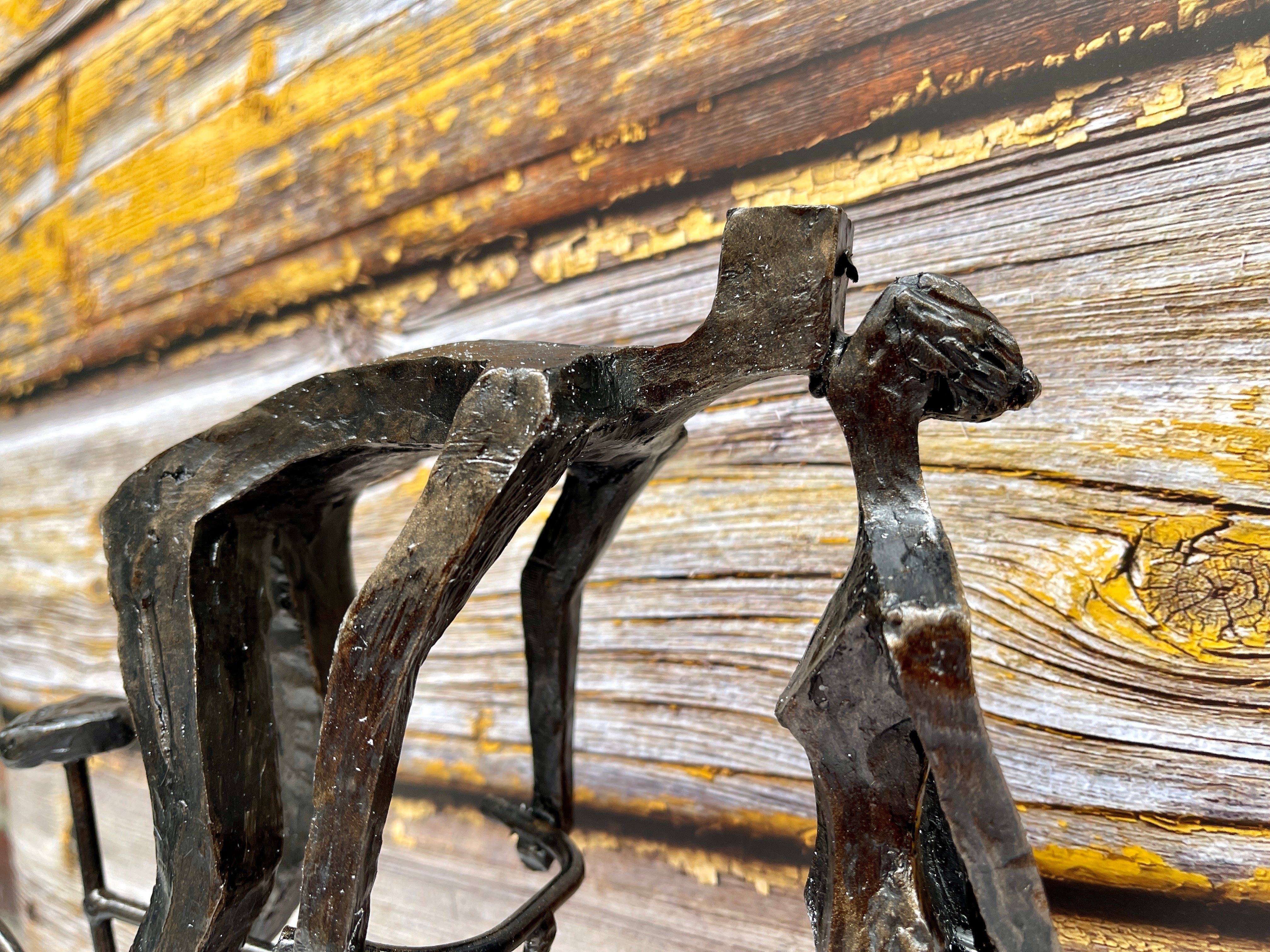 Küss mich Romantische Liebespaar-Skulptur auf Fahrrad – Hochwertige Deko für Zuhause & Büro