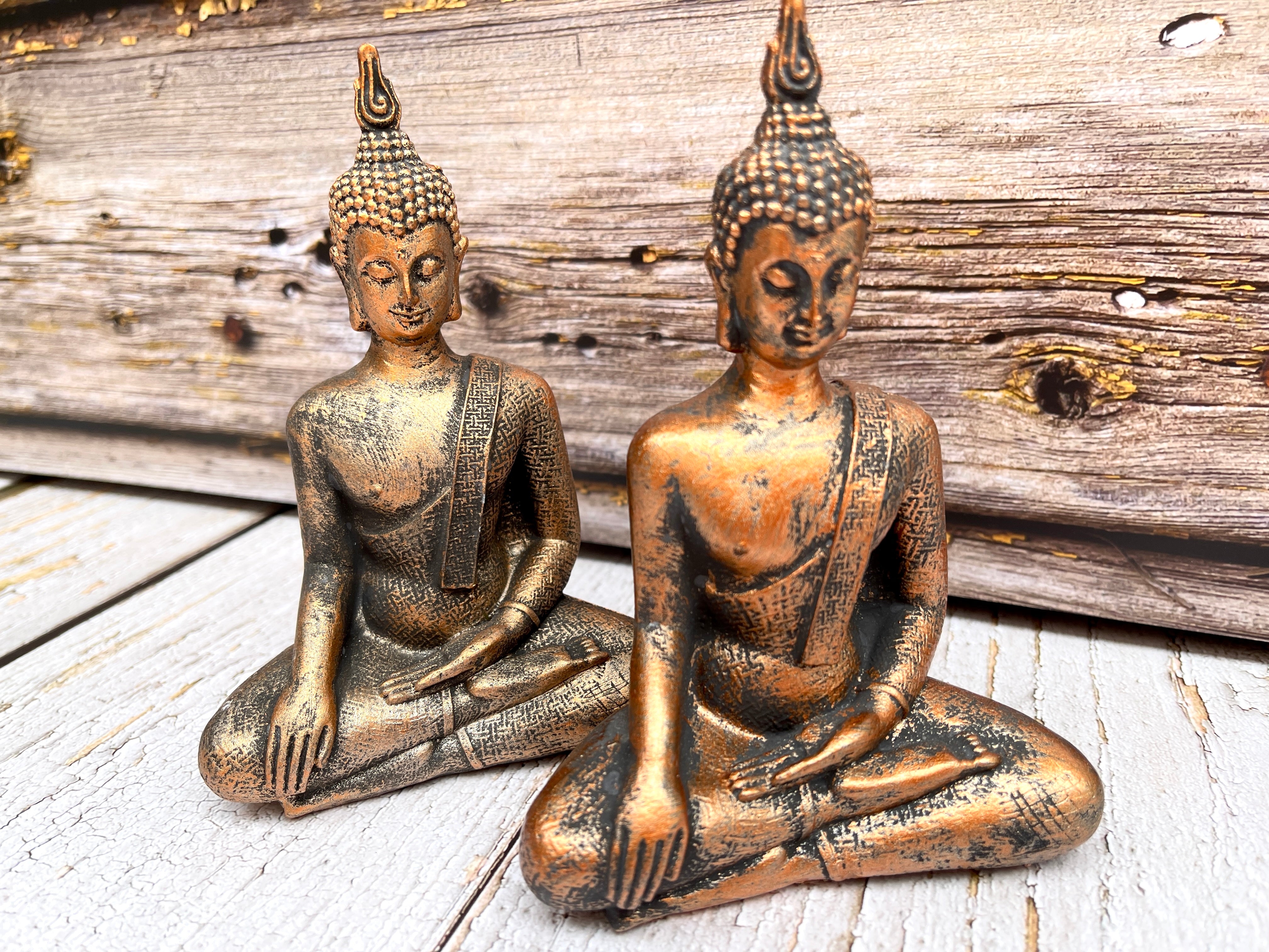 Dekorative Buddha Figur in Kupferfarben für Zuhause & Büro