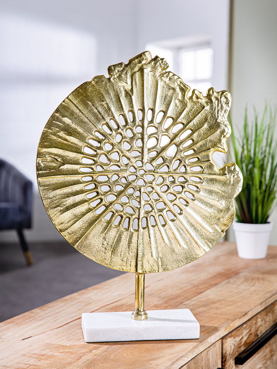 Aluminium Skulptur "Padrino" auf Marmorbase in gold