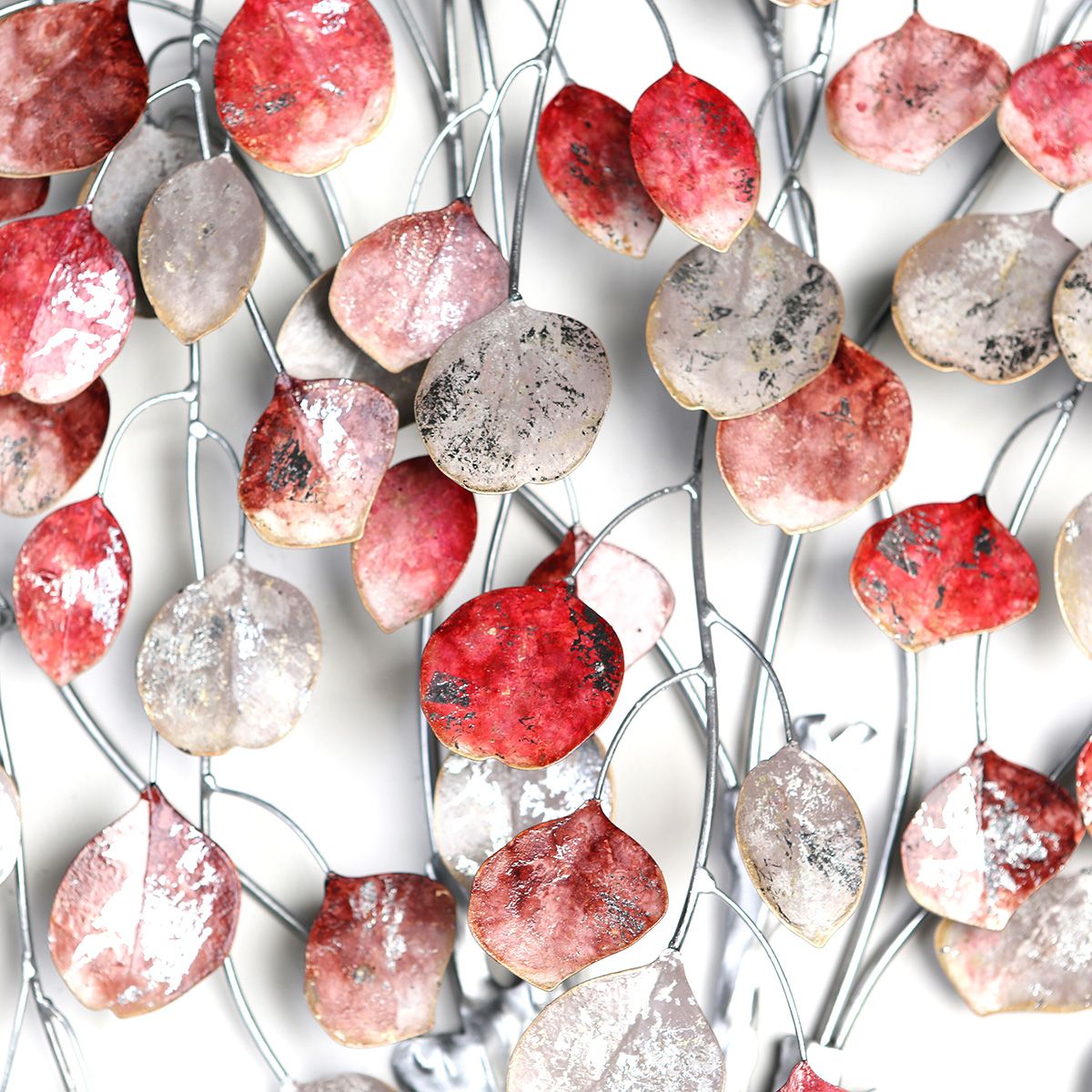 Love Tree Wandrelief - Handgefertigte Metalldekoration mit Blattobjekten in Rot, Grau und Silber