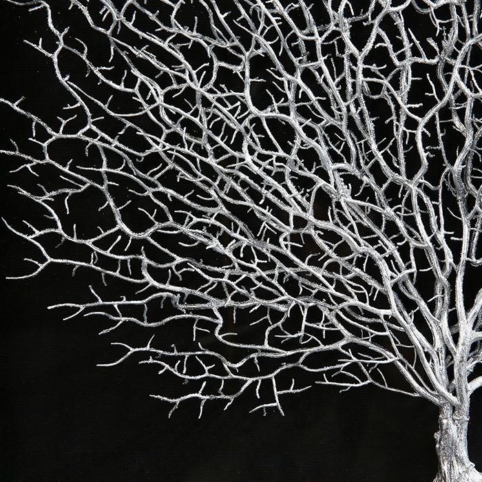 Handgefertigtes Wandobjekt "Lebensbaum" aus Holz und Glas - Schwarz-Silberner Rahmen, Silberner Baum auf Schwarzem Hintergrund - Gilde