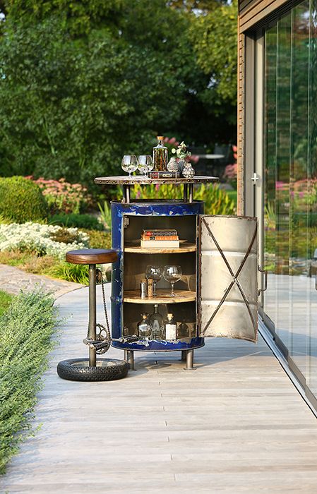 Upcycled Barrel Bar – Holz & Metall, Vintage Blau