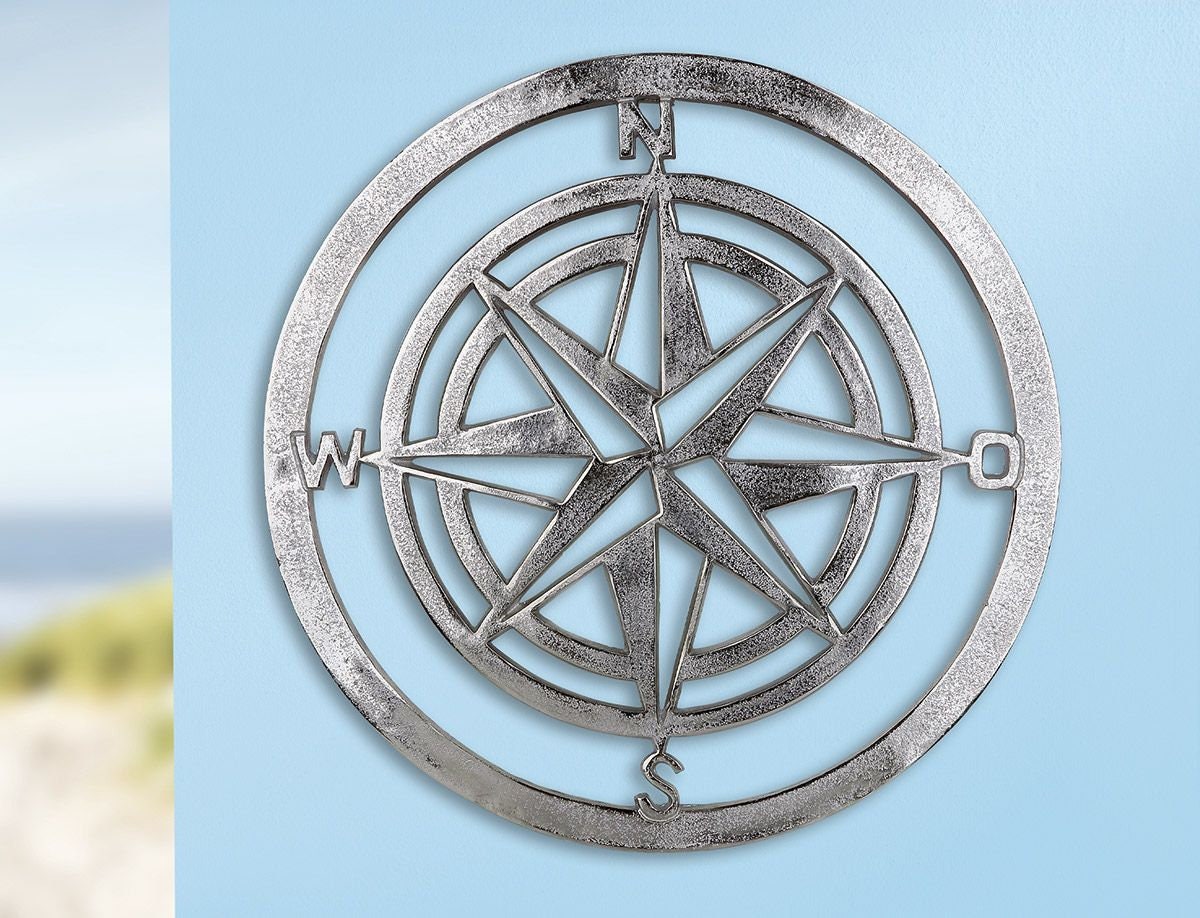 Wandrelief Windrose aus Aluminium in Silber mit rauer Oberfläche Durchmesser 50 cm