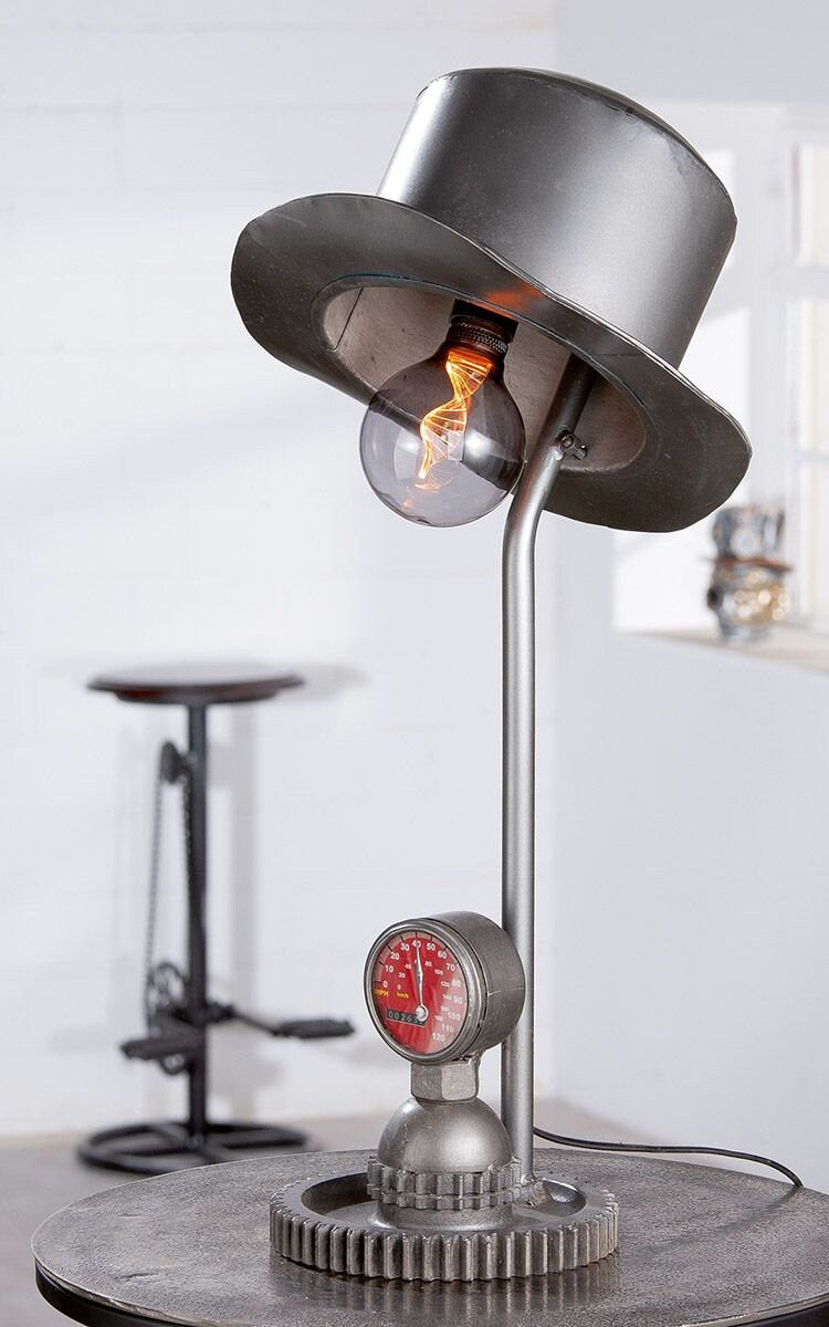 Handgefertigte Metall Lampe 'HUT' – Einzigartige Beleuchtung mit stilvollem Design