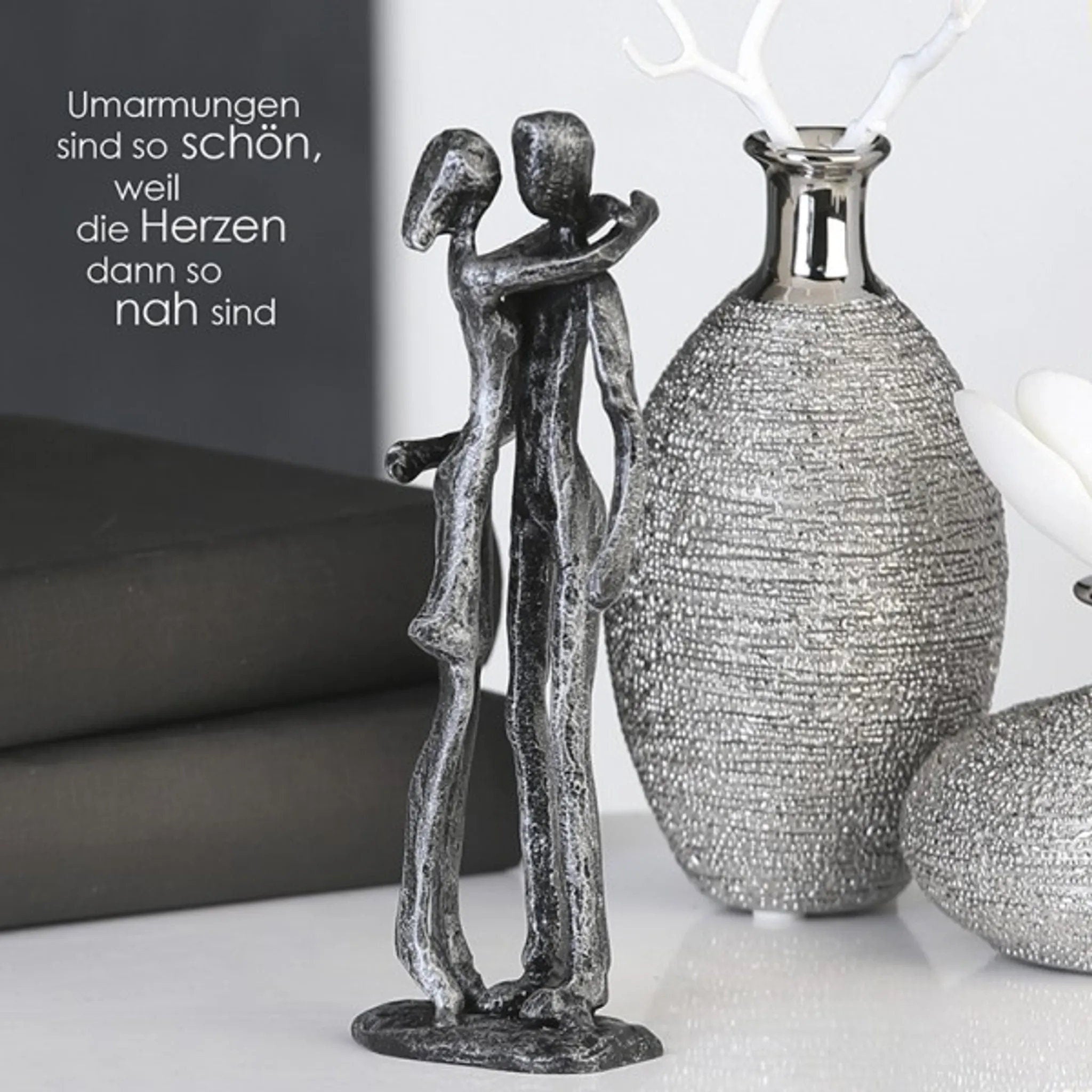 Design Skulptur "UNENDLICHE LIEBE" Figur Liebespaar die sich Umarmen Liebe Verliebte Romantik aus Gußeisen Höhe 18cm Geschenkidee