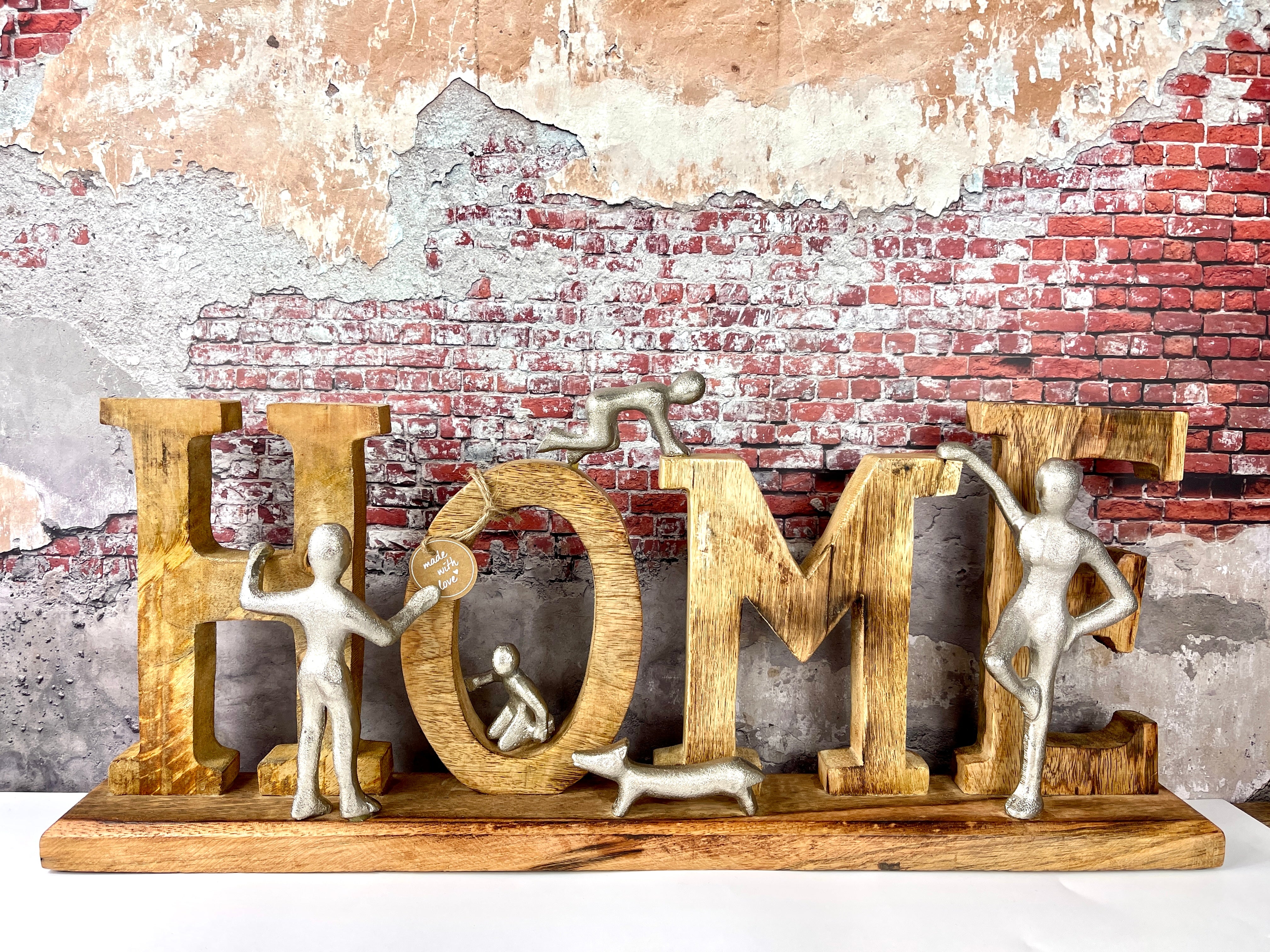 Holz Schriftzug HOME Familie aus Mangoholz in naturfarben Figuren aus Aluminium