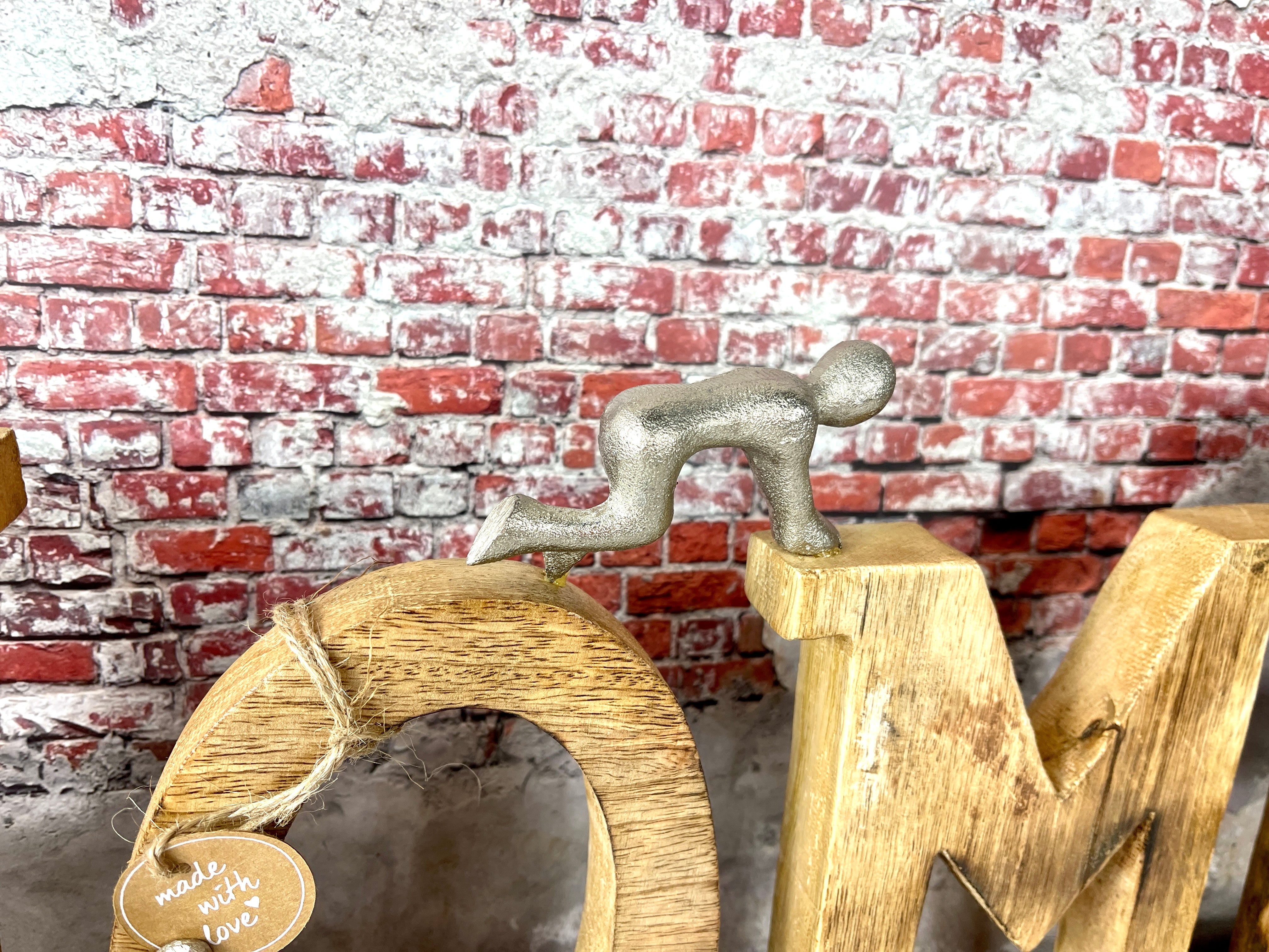 Holz Schriftzug HOME Familie aus Mangoholz in naturfarben Figuren aus Aluminium