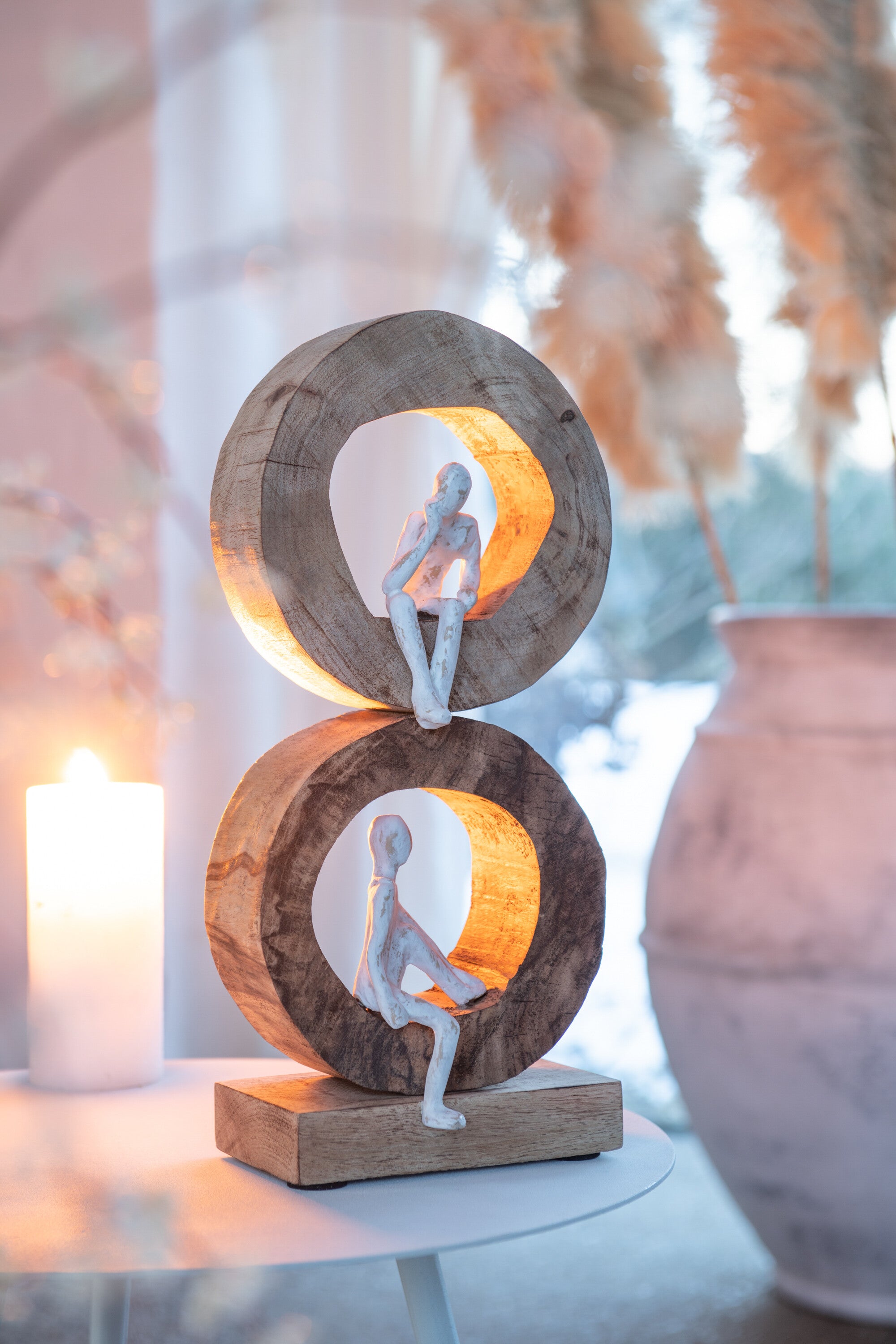 Skulptur "Doppelte Denker Ringe" - Mangobaum/Aluminium Natur/Weiß