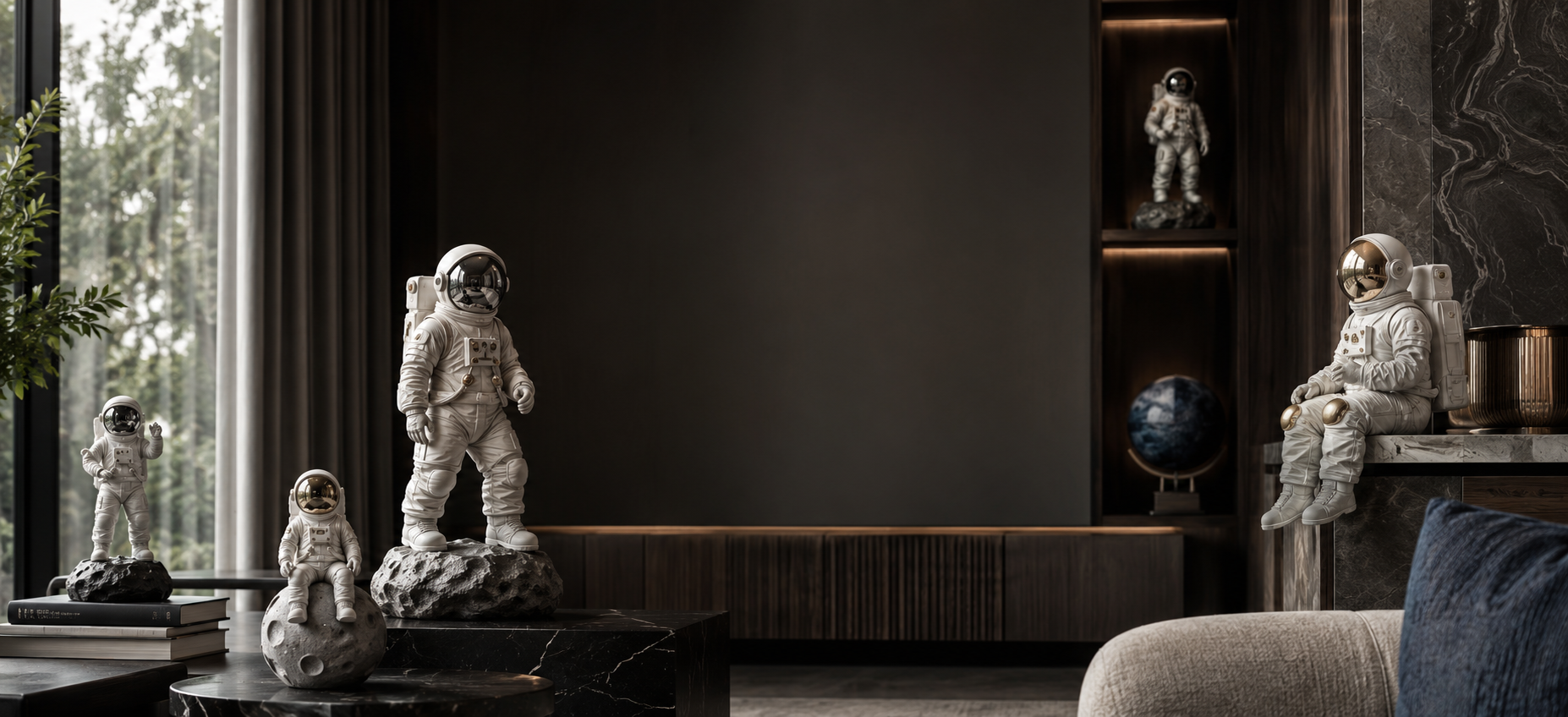 Astronauten-Figuren als moderne Dekoration im Wohnzimmer