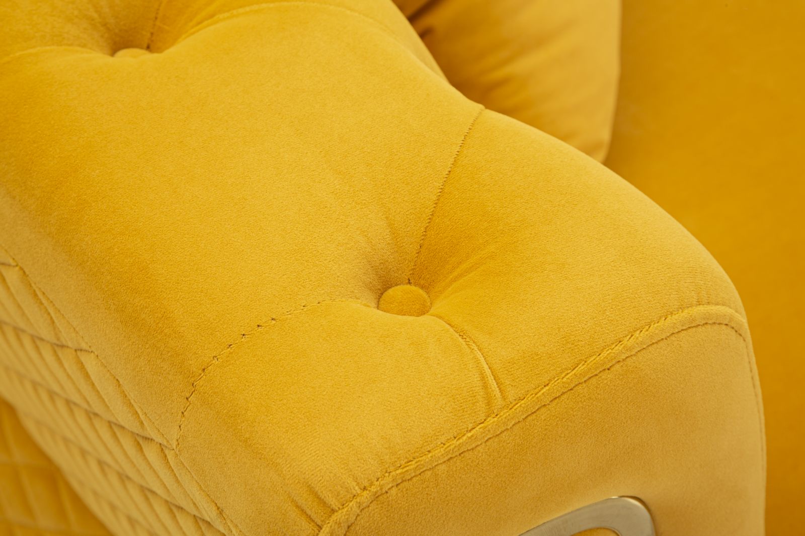 Samt Sofa Aurelia Senape 162 cm mit Kissen und Goldgestell