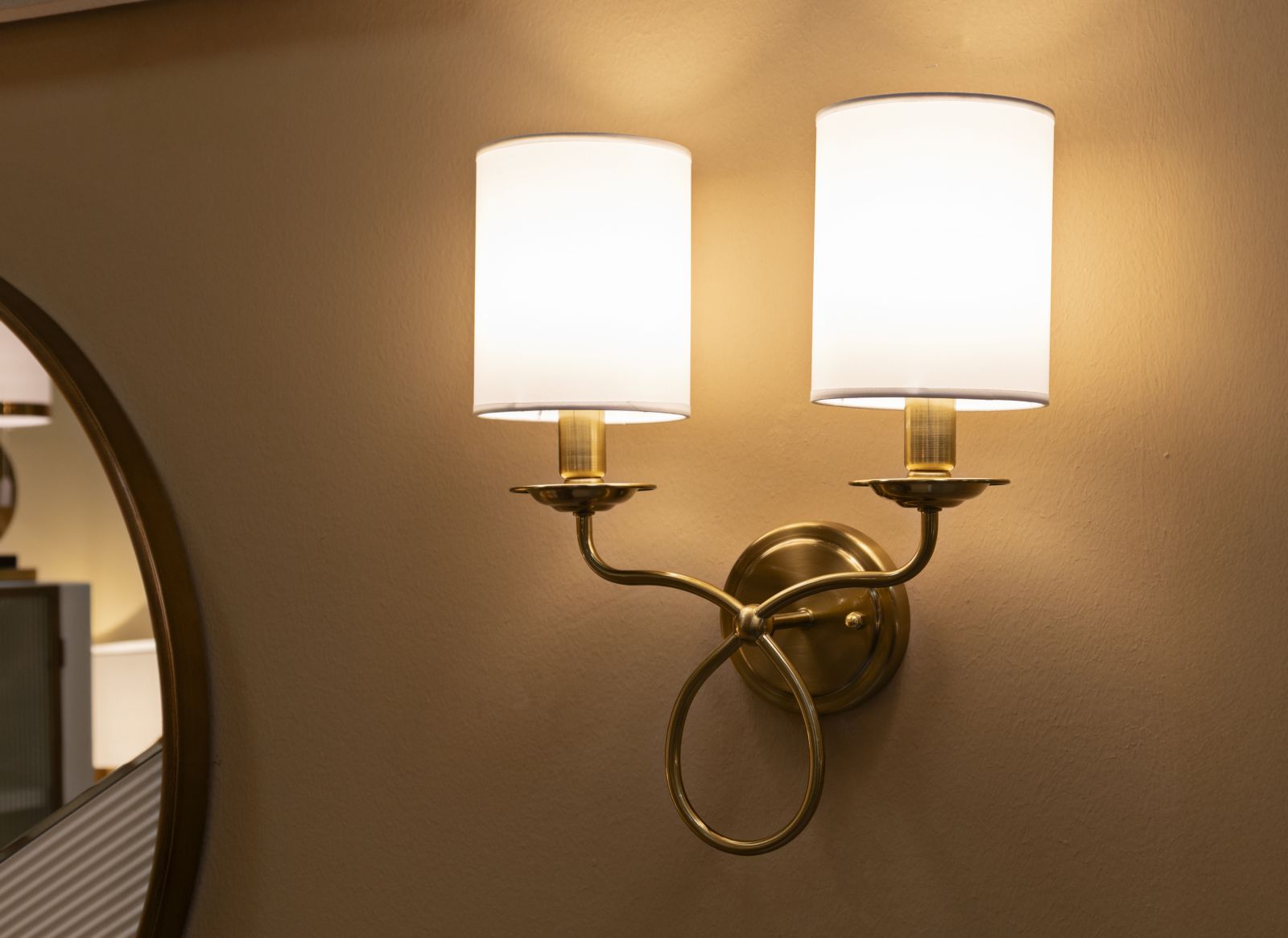 Wandleuchte Zagabria 43 cm – Wandlampe im Glamour-Stil mit Stoffschirm