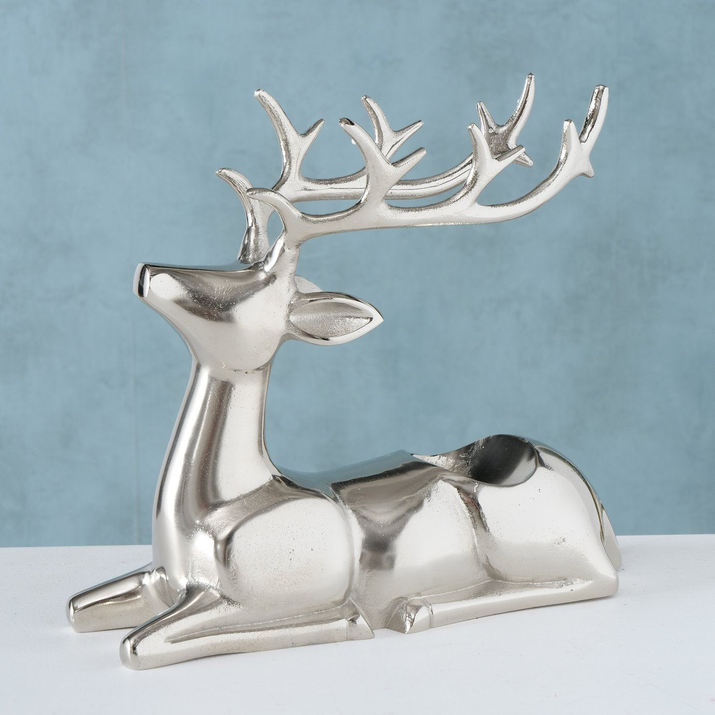 Flaschenträger Xadus – Kunstvoller Hirsch aus Aluminium