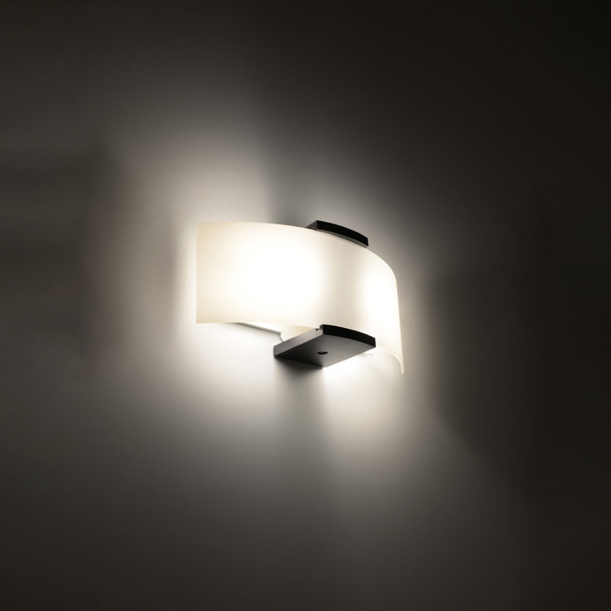 EMILIO wall light