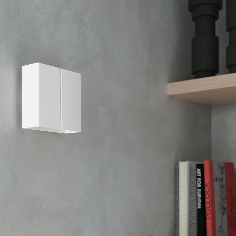 LINEA wall light