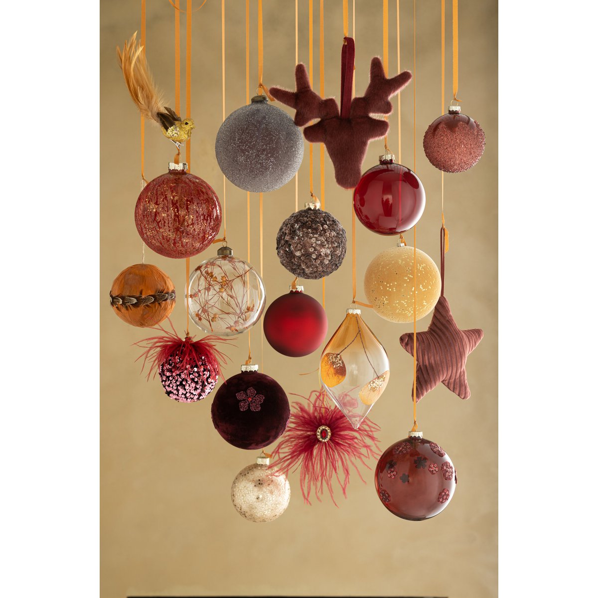 J-Line Box mit 4 Weihnachtskugeln, schlichtes Glas, matt, RD, mittelgroß