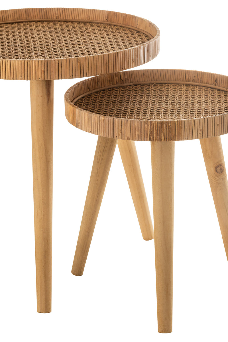 Set aus zwei runden, dreibeinigen Beistelltischen aus Rattan