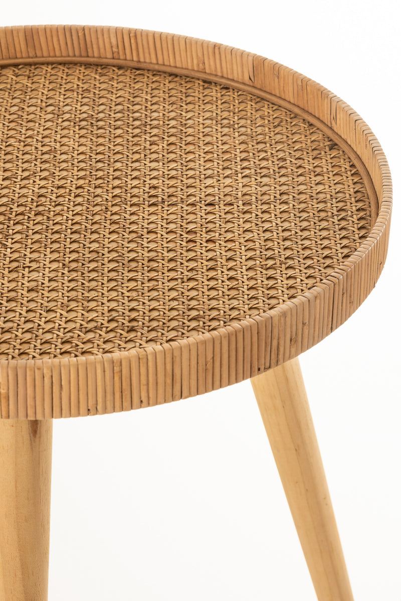 Set aus zwei runden, dreibeinigen Beistelltischen aus Rattan