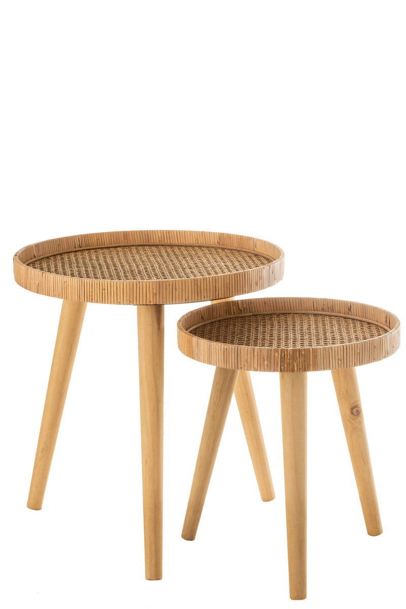 Set aus zwei runden, dreibeinigen Beistelltischen aus Rattan