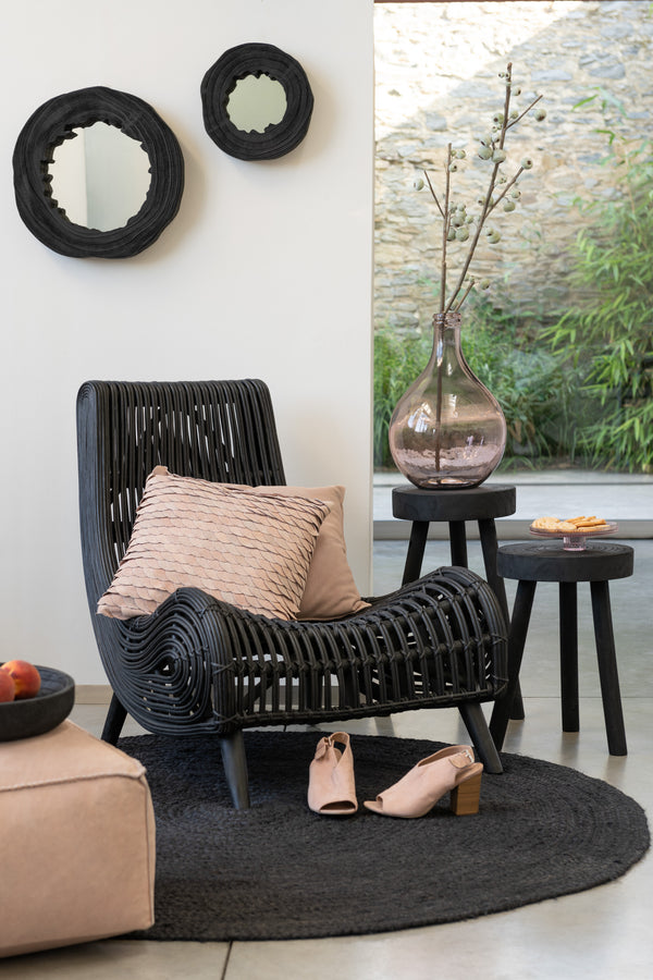 Stilvolle Rattan Liege für Innenräume in schwarz - Ein Hauch von Natur in Ihrem Zuhause