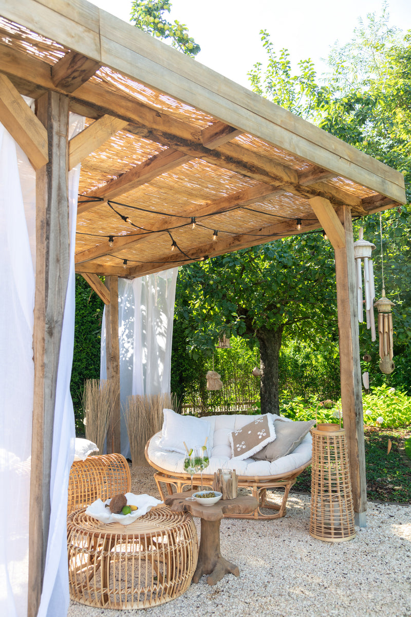 Natürlicher Charme Handgefertigter Runder Beistelltisch Ana aus Rattan in Naturell