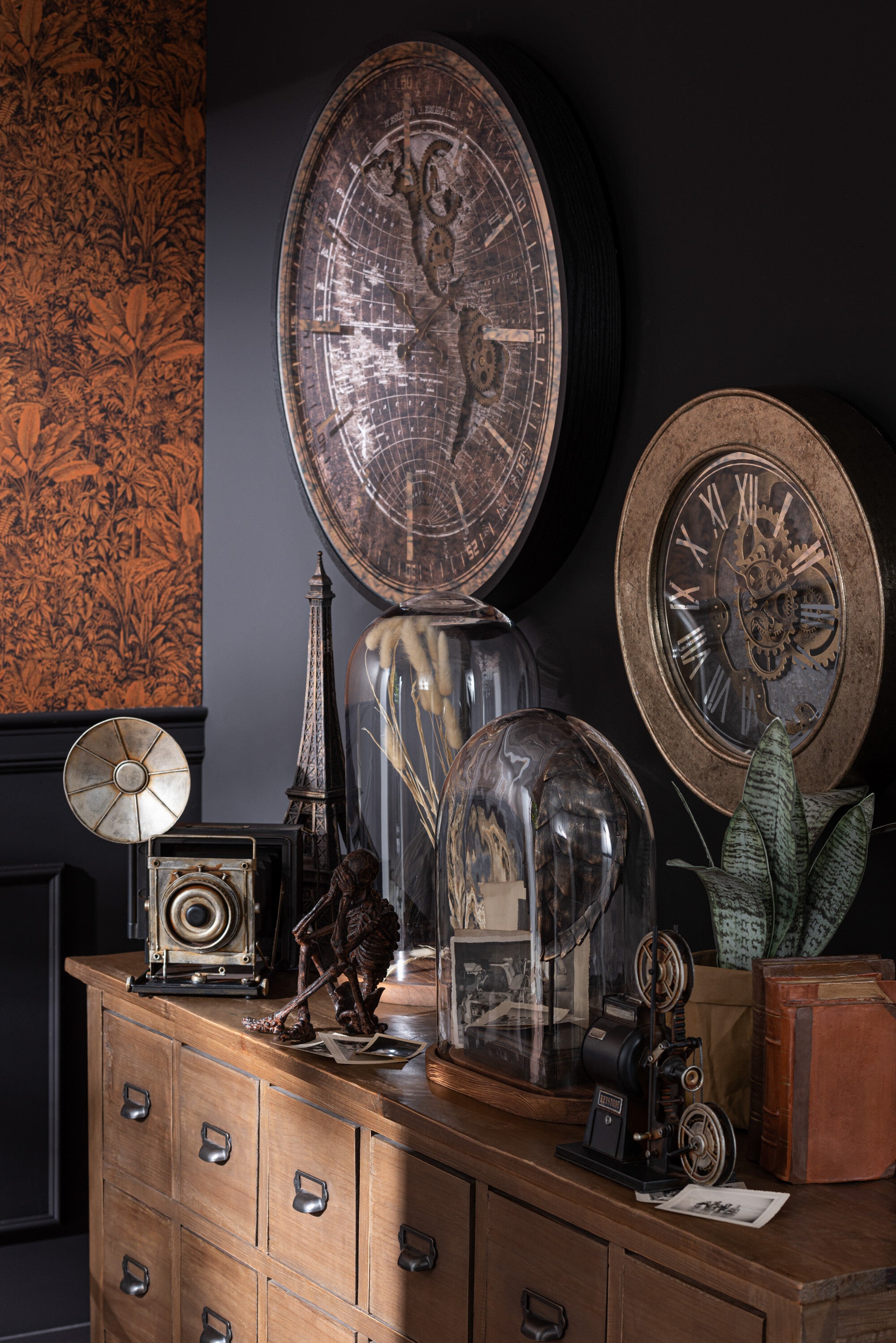 Weltkarte Wanduhr - Antikgold & Schwarz mit Zahnrädern - Stilvoll und Funktional für Ihr Zuhause 80cm