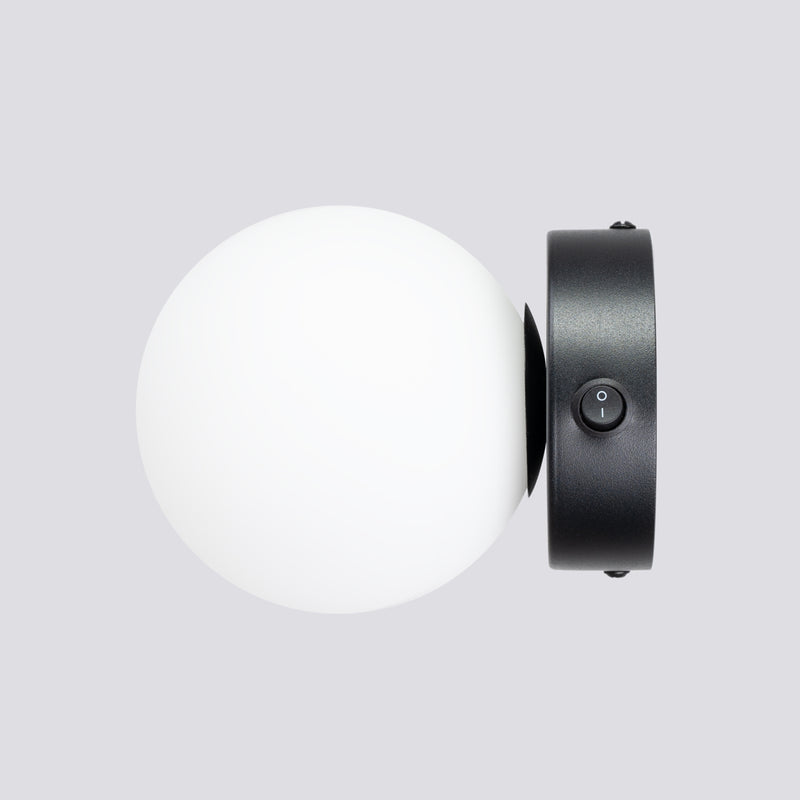 Wall lamp YOLI 1 Black – Elegant wall lamp for stylish accents