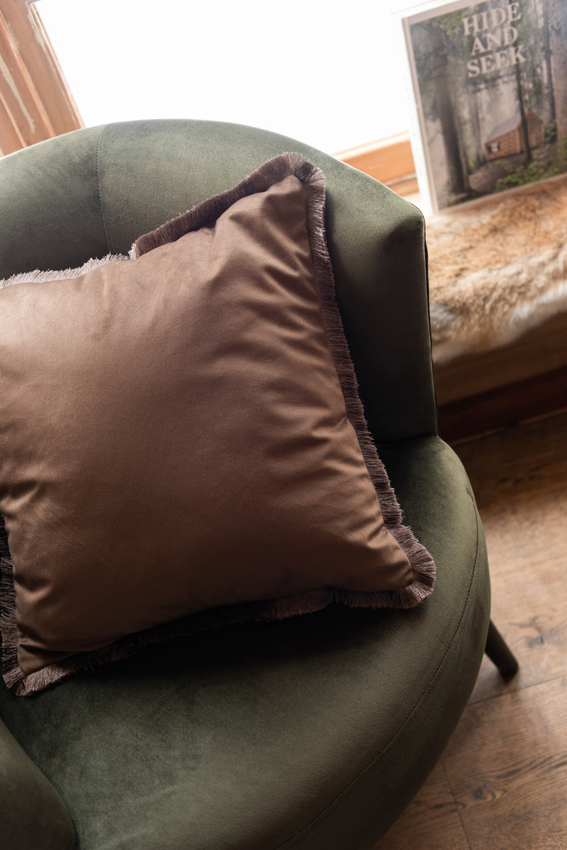 Elegante fauteuil 'Tank' in het groen Een samensmelting van textiel en hout voor het ultieme woongevoel