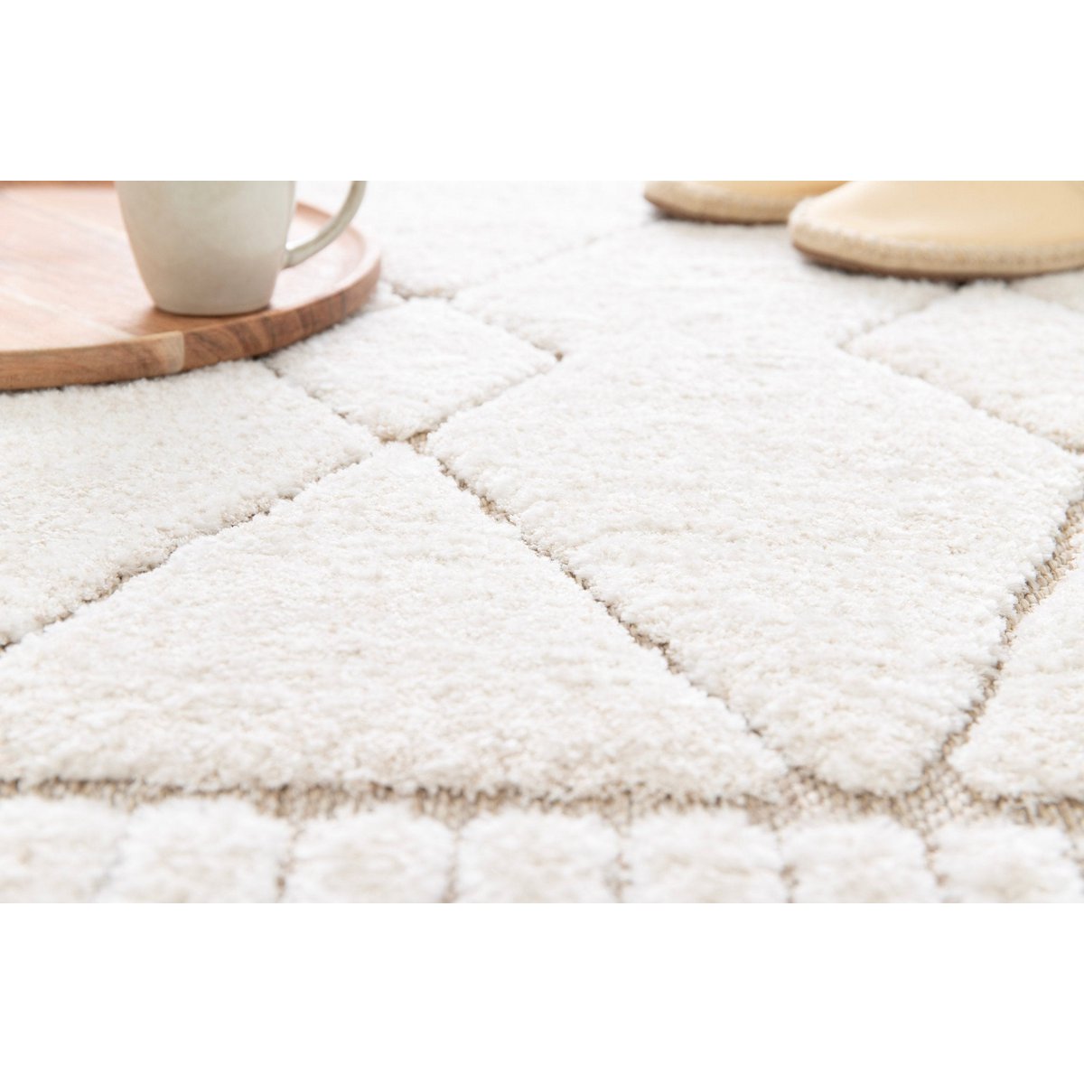 Designteppich ethnischer Inspiration mit Alba Reliefeffekt
