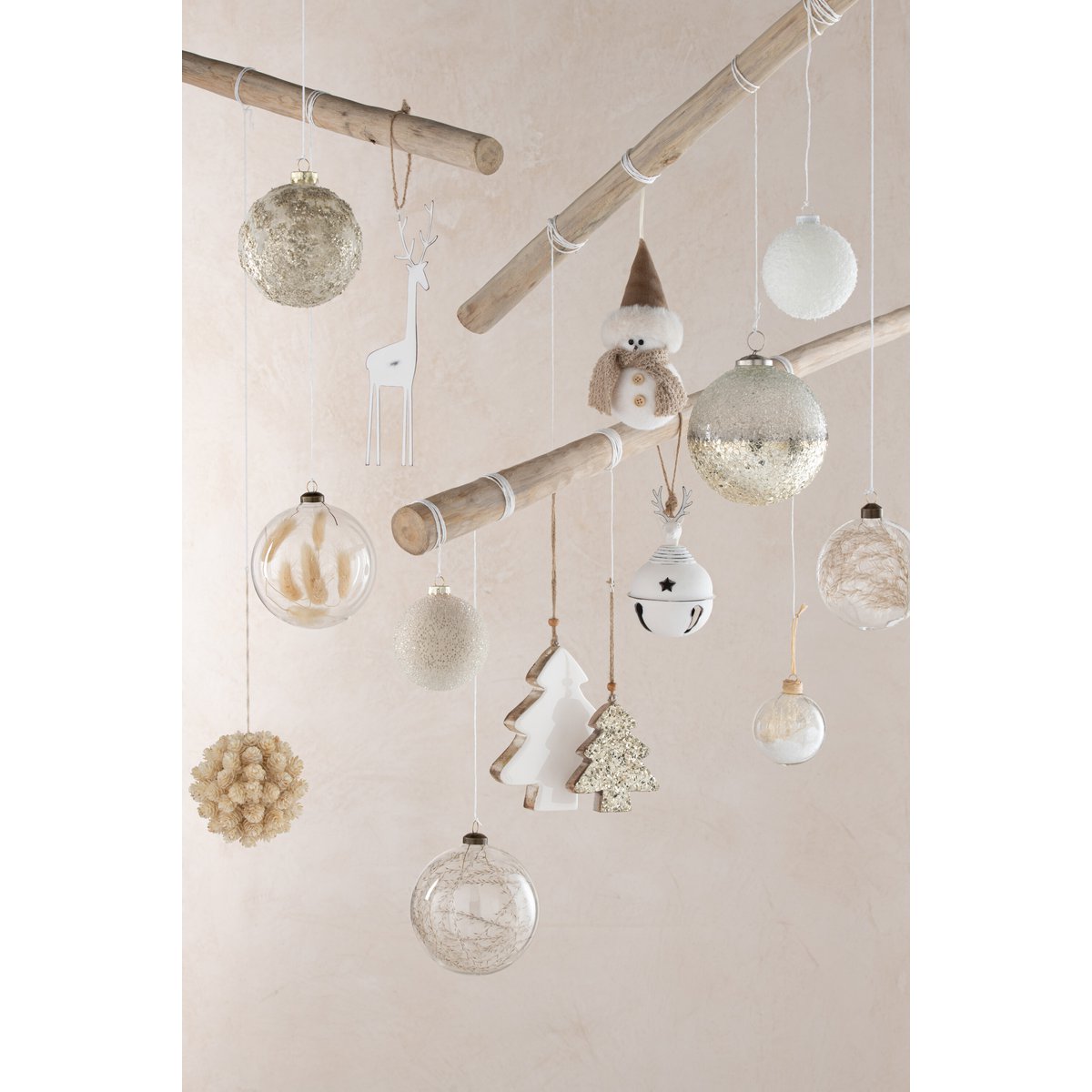 J-Line Box mit 12 Weihnachtskugeln, 4+4+4 getrocknete Zweige, beige, Glas, transparent