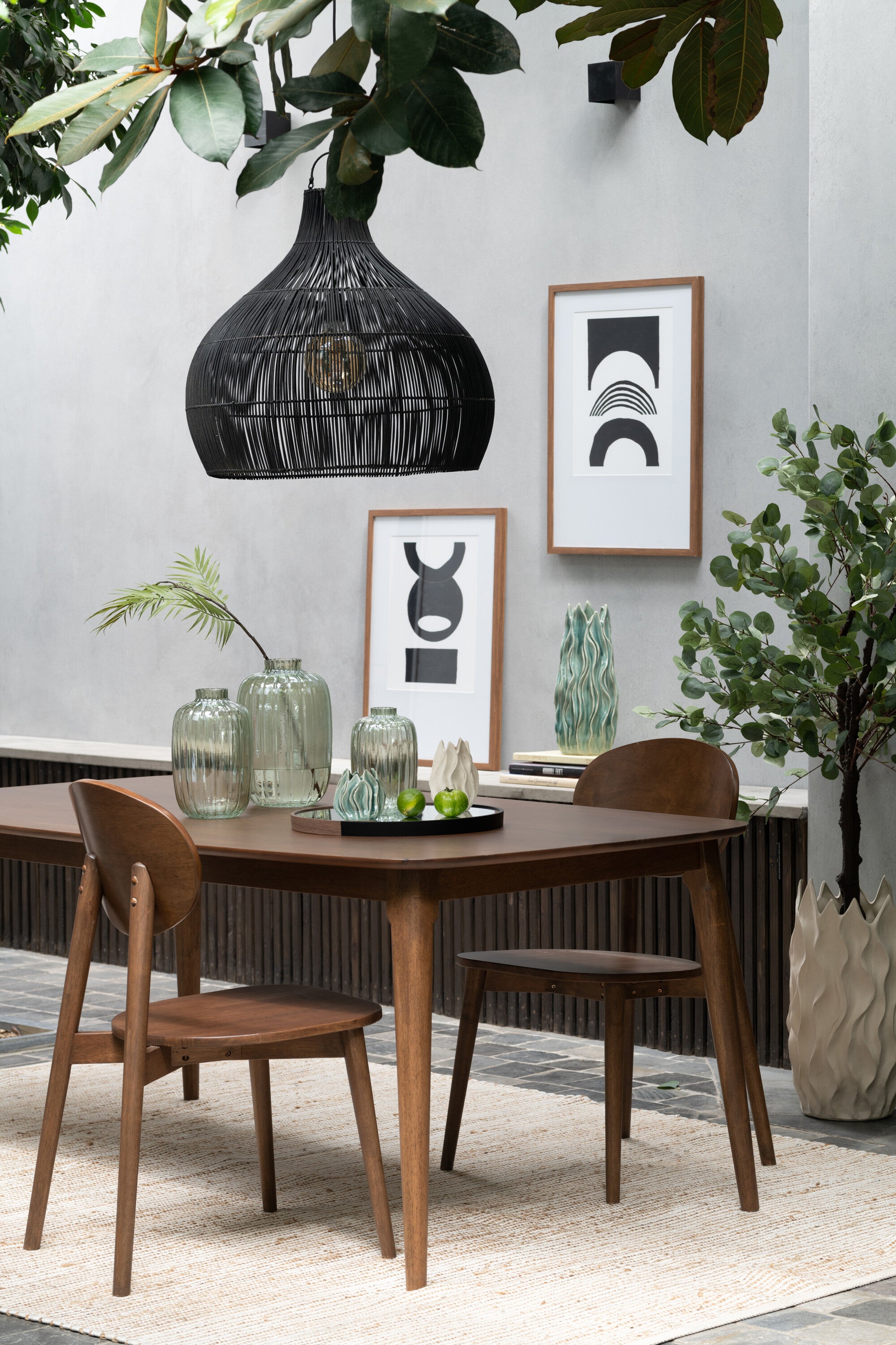 Eleganter Lampenschirm in Birnenform aus Rattan – Zeitlose Eleganz in Schwarz