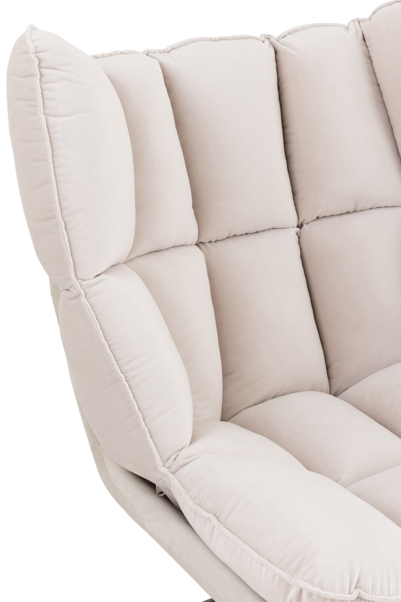 Eleganter Relaxstuhl mit Kissen in Beige, Rostbraun oder Hellgrau für stilvolle Entspannung