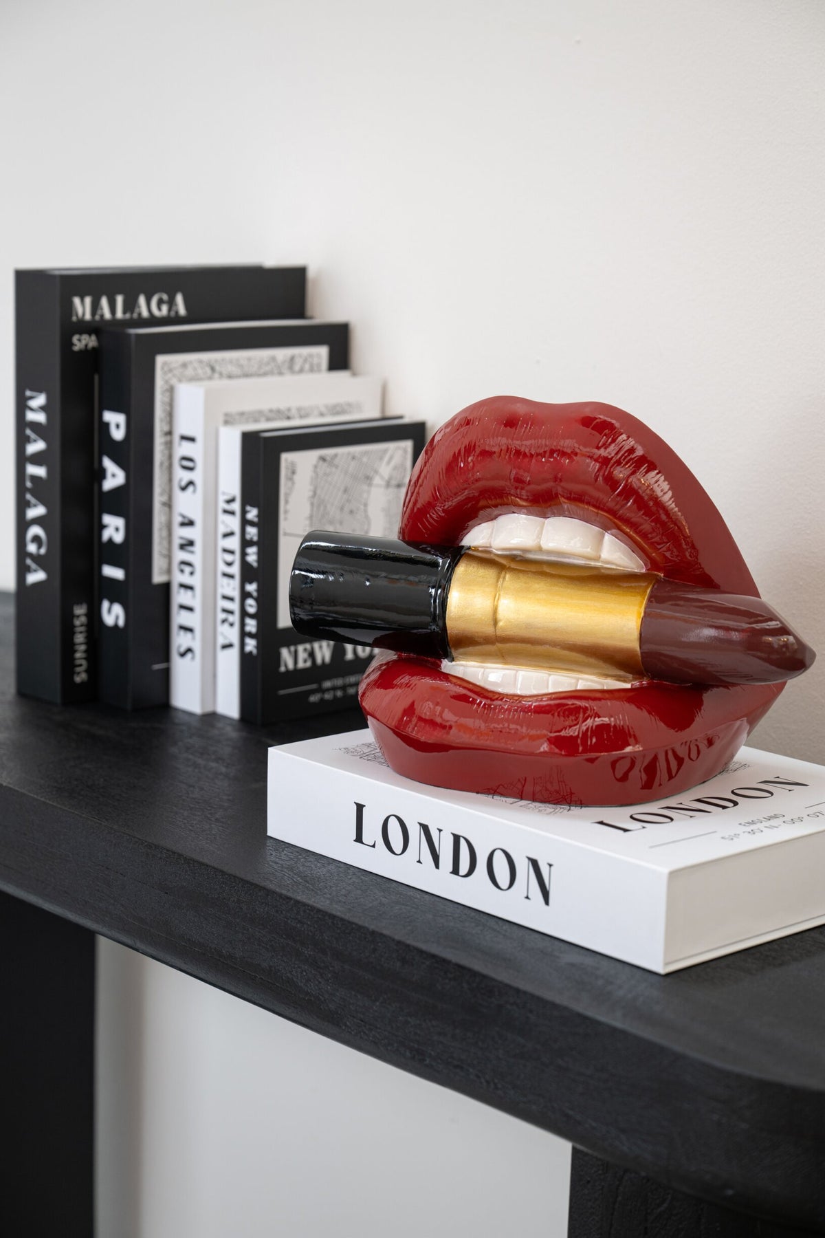 Deko Lippen Ruby mit Lippenstift rot 33 cm