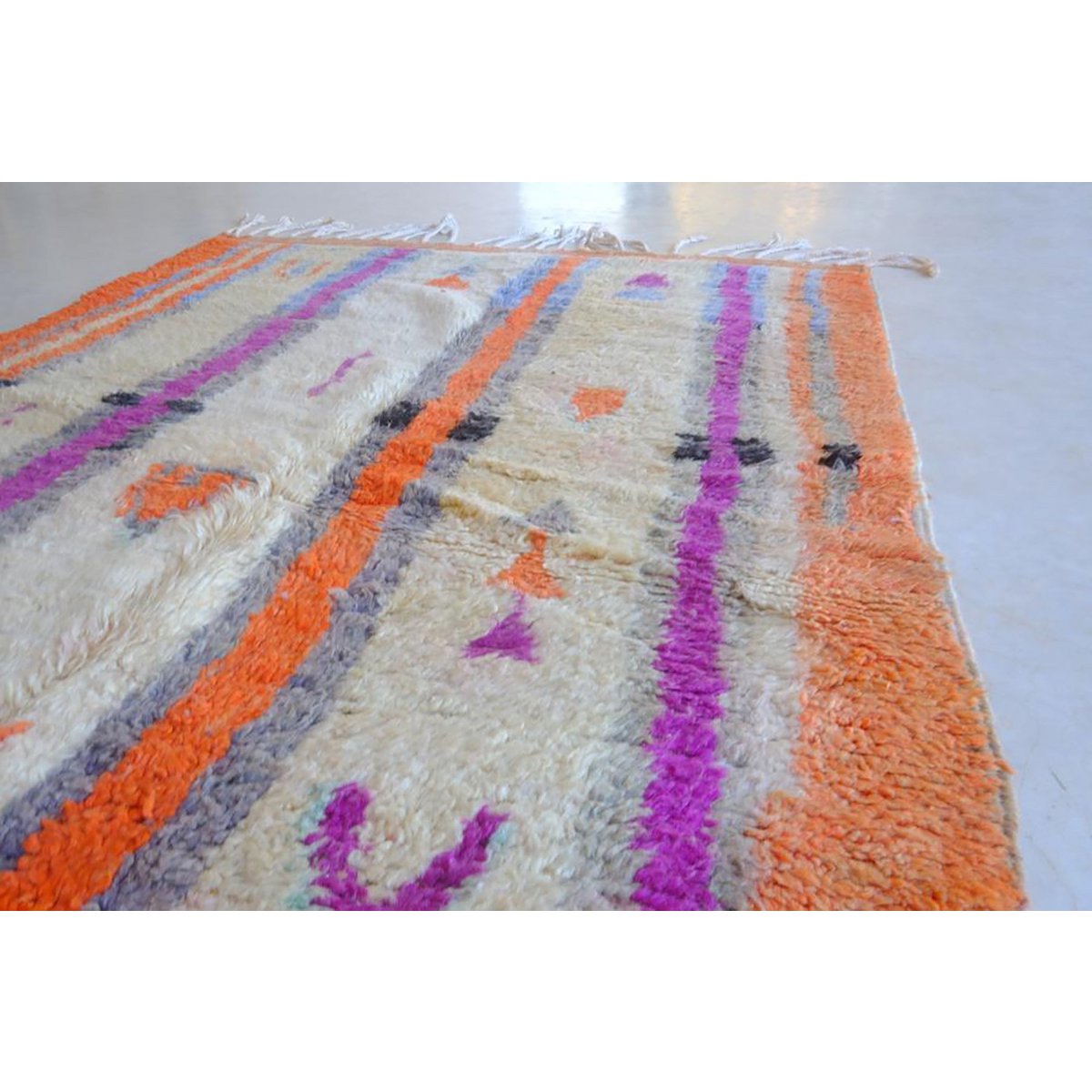 Zeitgenössischer Berber Berber Teppich Boujaad 140 x 212 cm