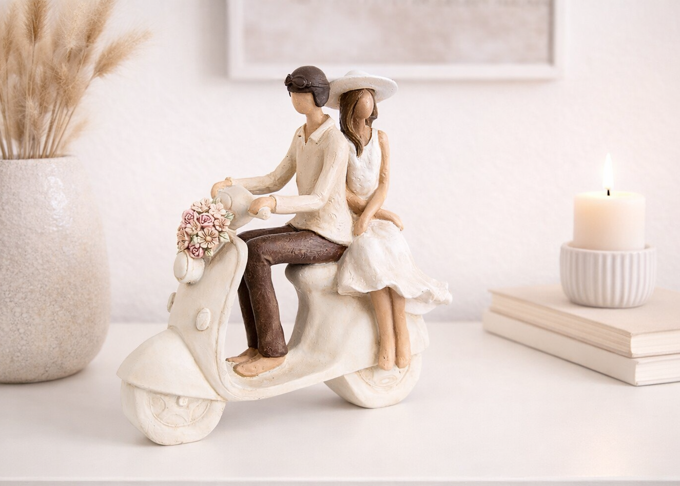 Dekofigur Rollerfahrt Paar Figur auf Roller Creme Romantische Dekoration