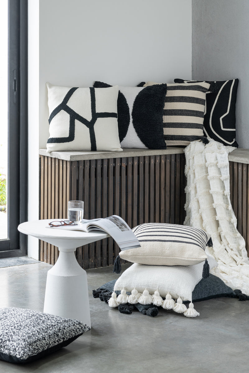 Elegante set van 4 kussens in zwart wit en wit zwart