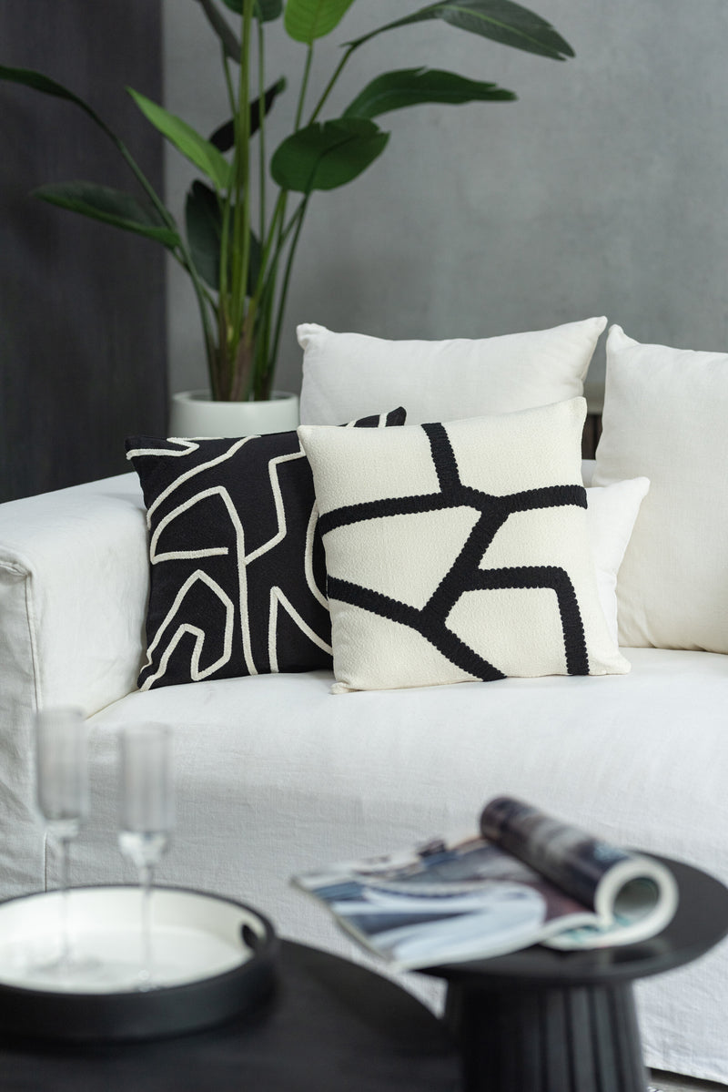 Elegante set van 4 kussens in zwart wit en wit zwart