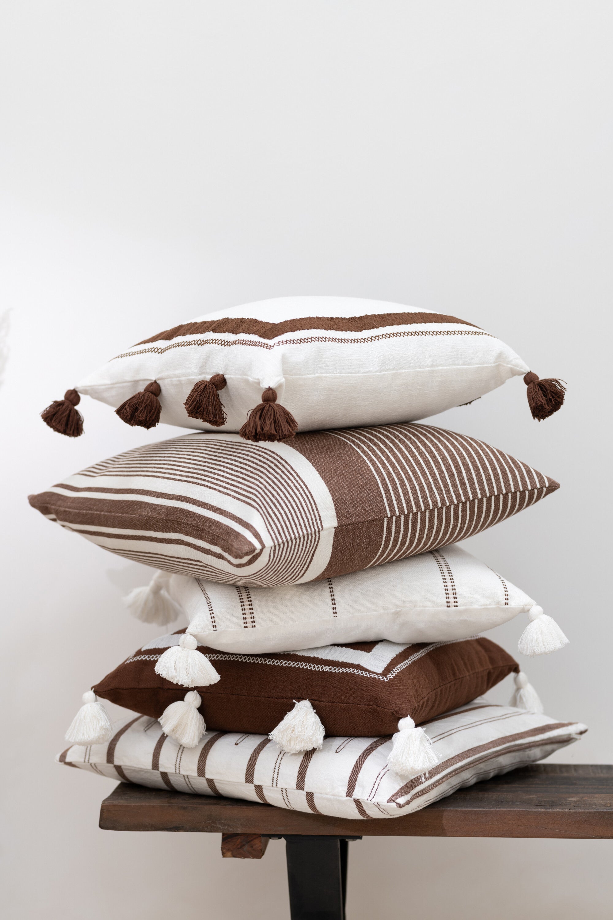 Klassische Eleganz 4er Set Kissen 4 Quasten aus Baumwolle in Weiß/Braun