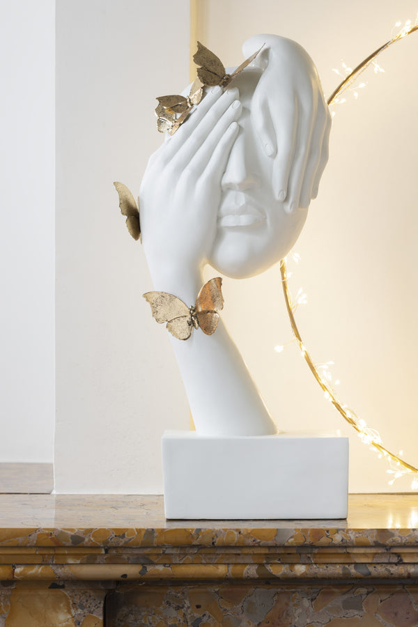 Elegante Schmetterlings Gesichtsskulptur in Gold und Weiß – Symbol für Freiheit und Wandel