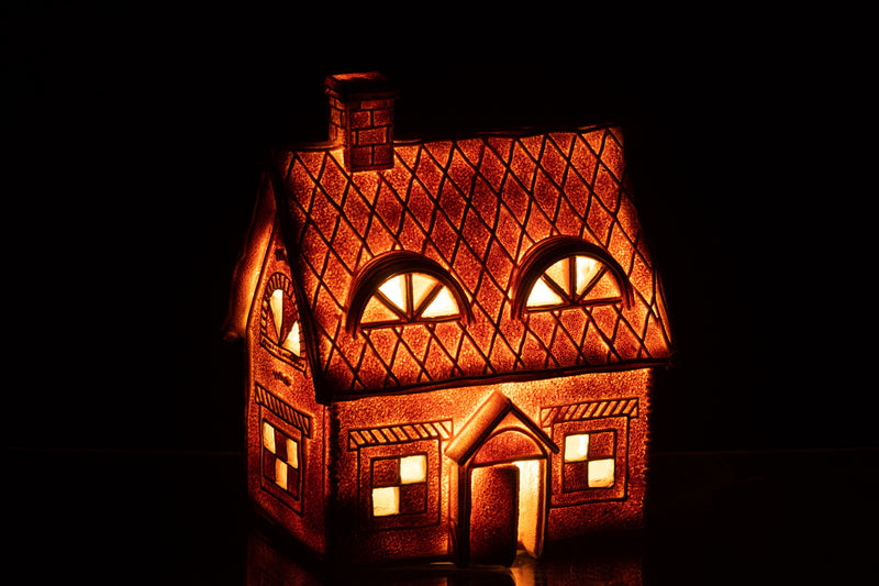 LED verlicht peperkoekhuisje - feestelijke kerstdecoratie gemaakt van polyresin