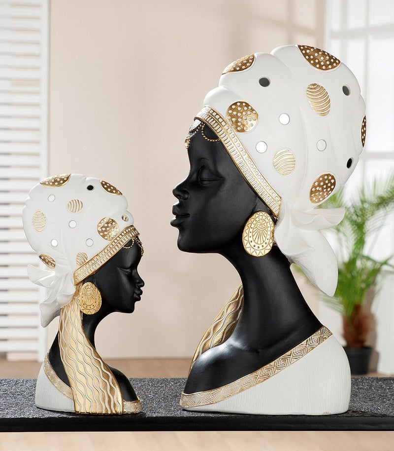 Kunstharzfigur 'Mara' – Afrikanische Frau mit Kopftuch in Creme und Schwarz