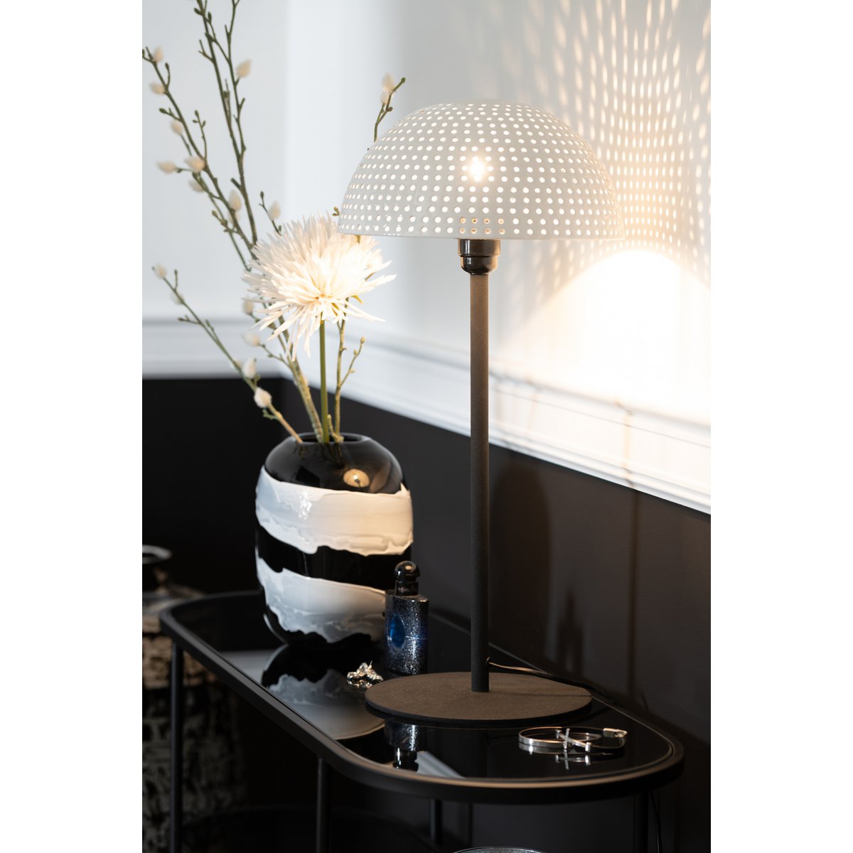 Table lamp mushroom shape metal black white 59cm 25W