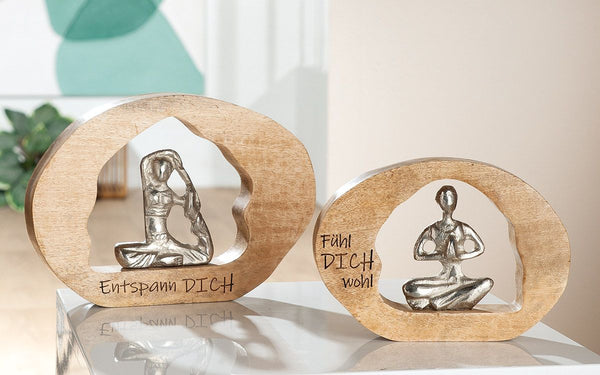 Decoratieve yogasculpturen gemaakt van hout en aluminium