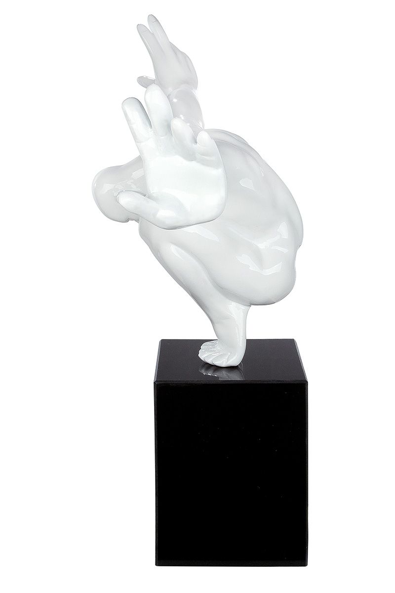 Impressive sculpture Cliffhanger in white black resin, marble