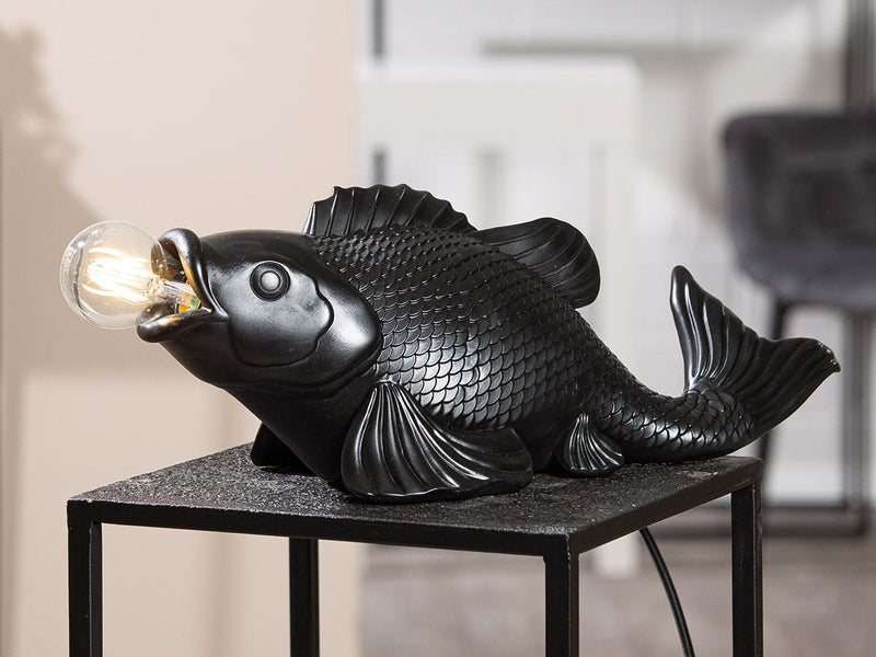 Tischleuchte "Koi" – Kunstharz in Weiß oder Schwarz mit Fischdesign