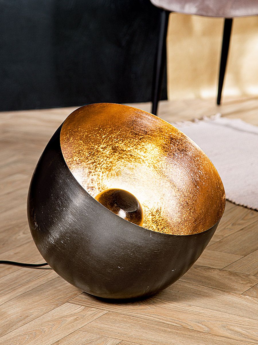 Vloerlamp “Meteo” – een samensmelting van elegantie en modern design in zilver
