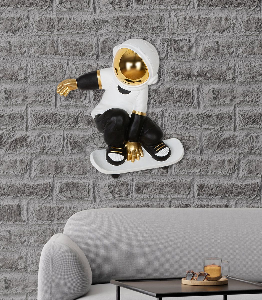 Wandobjekt Astronaut auf Skateboard Weiss Schwarz 44cm