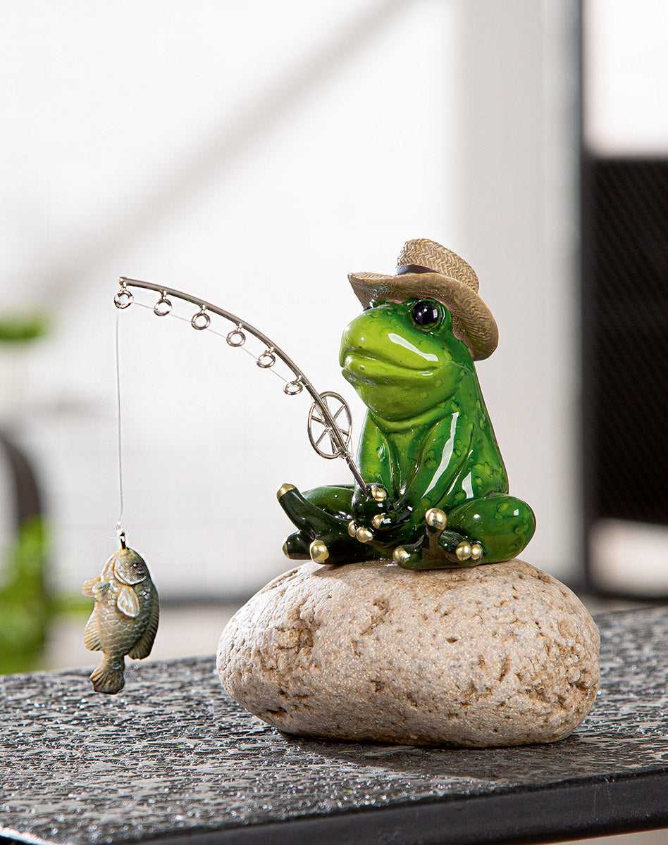Frosch Freddy Dekofigur Angler aus Kunstharz gruen
